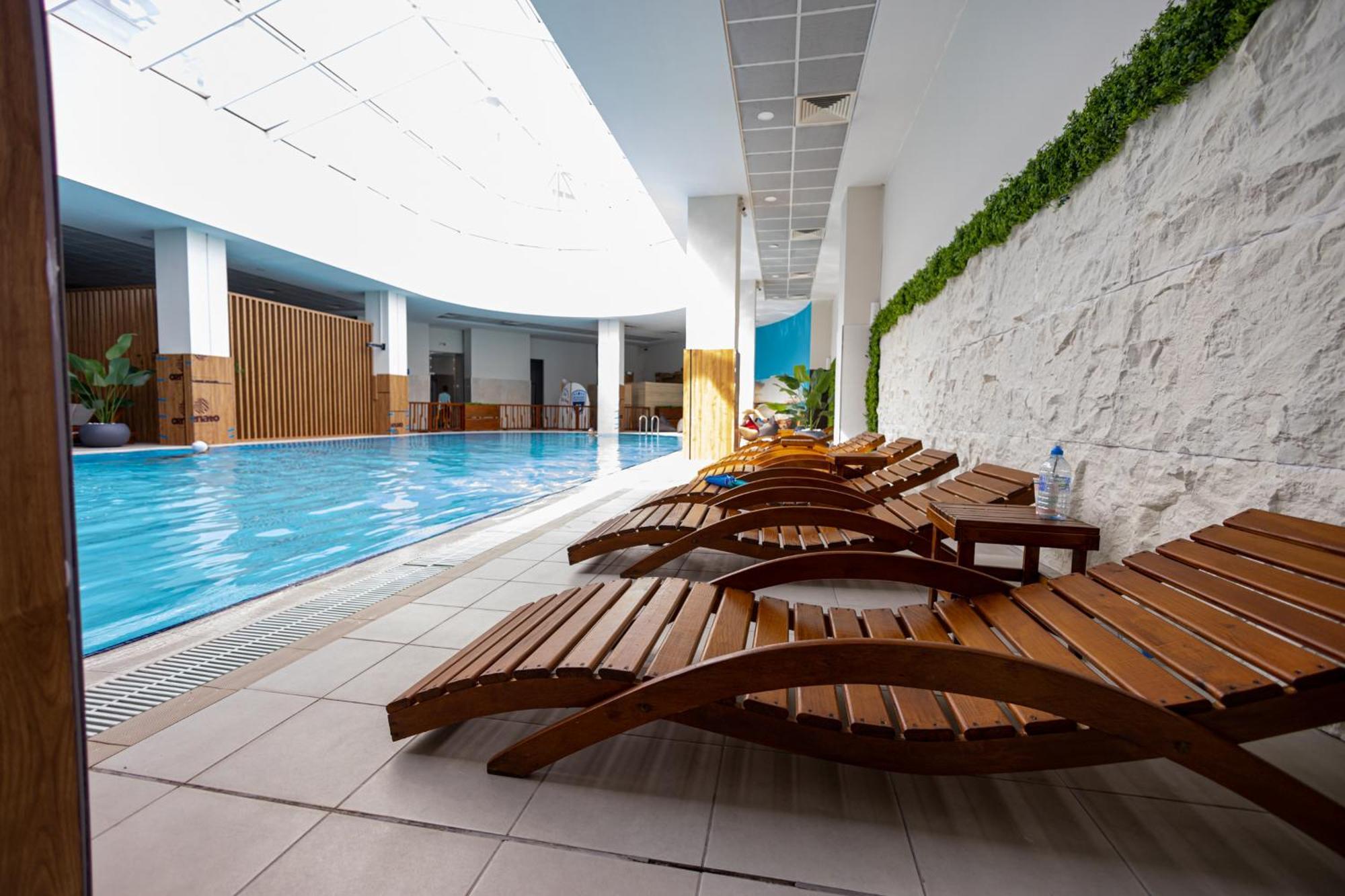 18Th & 16H Floor Secure Luxury Condos With Pool & Fitness Included In Price Skopje Exterior foto